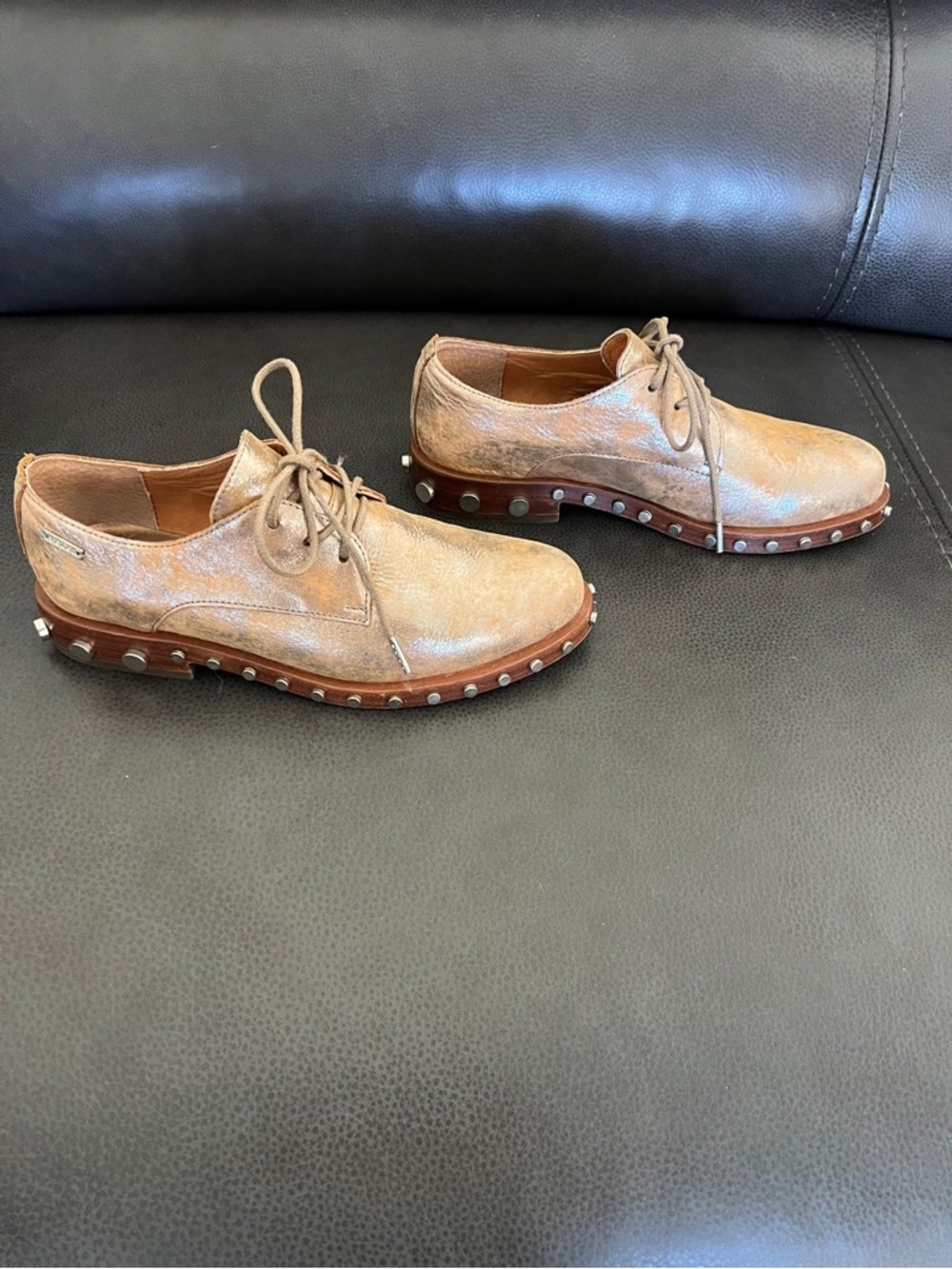 Oxford Shoes Women's Parlez Tan Leather Lace-Up Oxford with Studded Sole